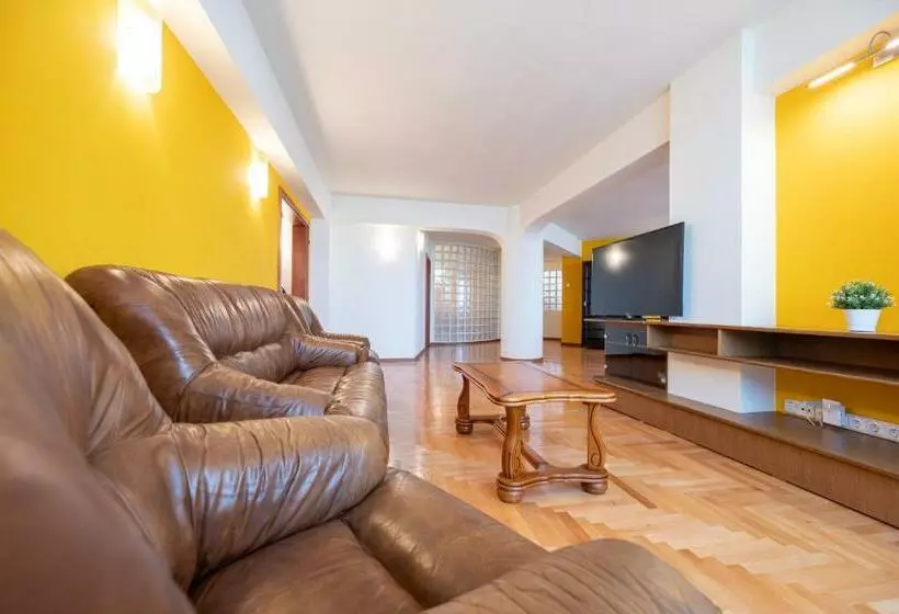 Scala Flat