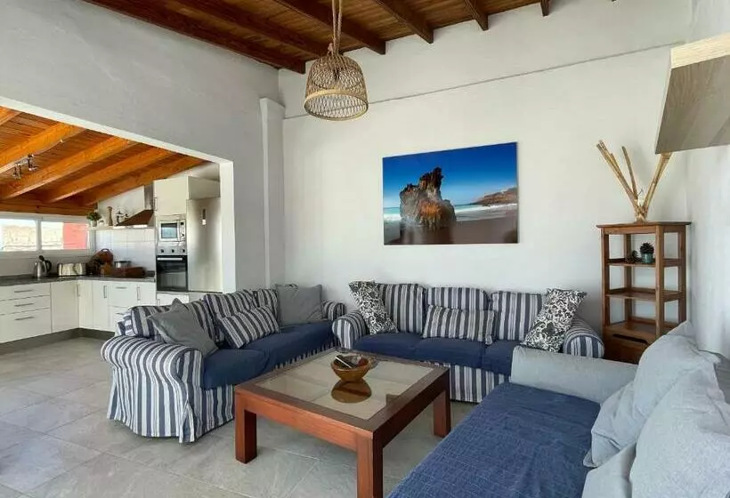 Big Terraced House, 3 Min Walking To The Beach, With Bbq And Sea View