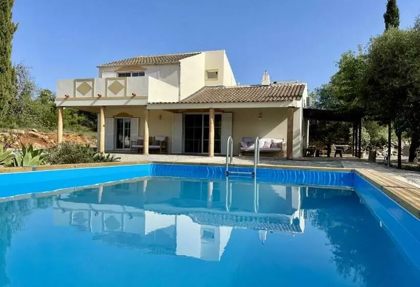 Casa Colinas Roxas By Portucasa