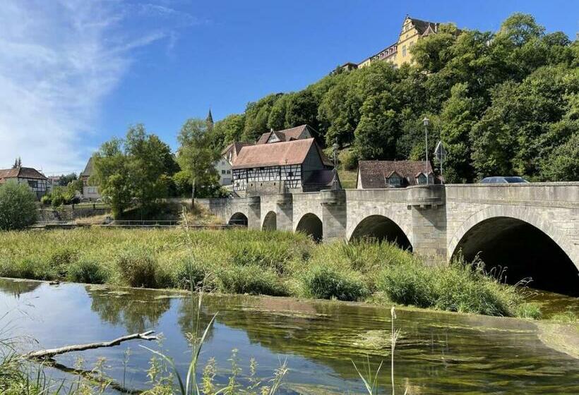 Ein Schlossturm Besticht Mit Spektakulären Ausblicken Ins Jagsttal Und Behaglichen Innenräumen