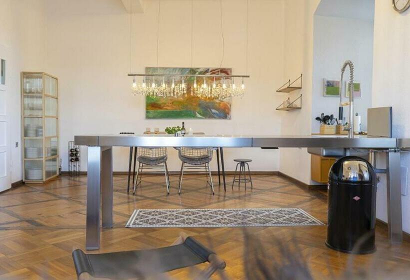 Ein Schlossturm Besticht Mit Spektakulären Ausblicken Ins Jagsttal Und Behaglichen Innenräumen