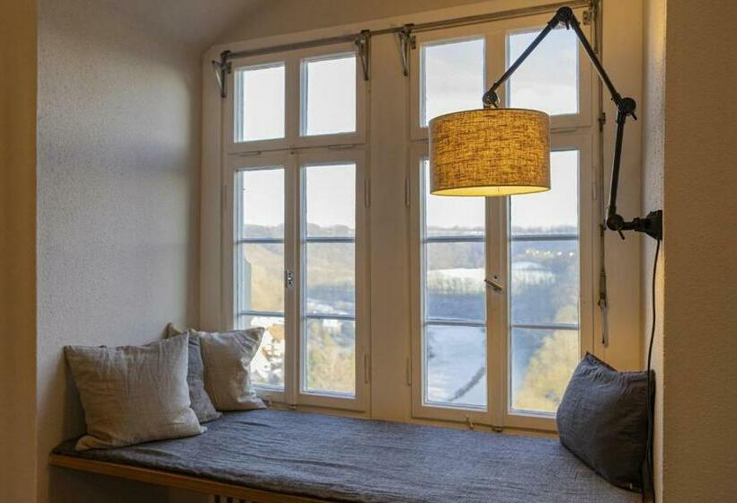 Ein Schlossturm Besticht Mit Spektakulären Ausblicken Ins Jagsttal Und Behaglichen Innenräumen