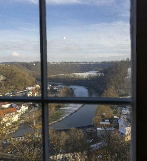 Ein Schlossturm Besticht Mit Spektakulären Ausblicken Ins Jagsttal Und Behaglichen Innenräumen