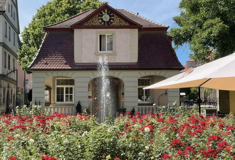 Ein Schlossturm Besticht Mit Spektakulären Ausblicken Ins Jagsttal Und Behaglichen Innenräumen