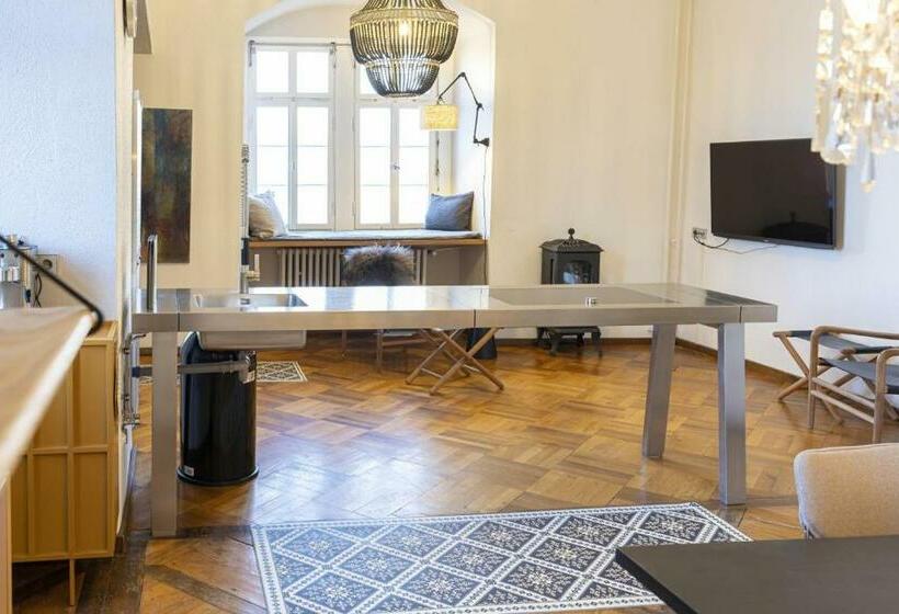 Ein Schlossturm Besticht Mit Spektakulären Ausblicken Ins Jagsttal Und Behaglichen Innenräumen