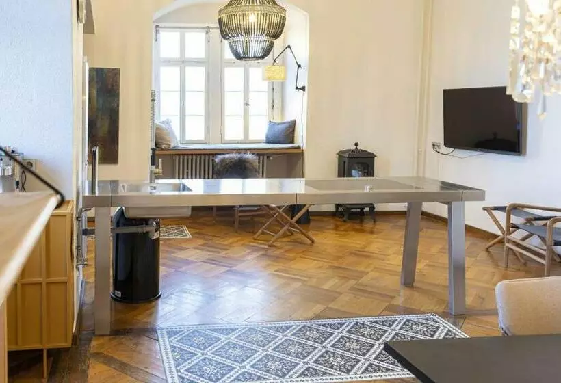 Ein Schlossturm Besticht Mit Spektakulären Ausblicken Ins Jagsttal Und Behaglichen Innenräumen