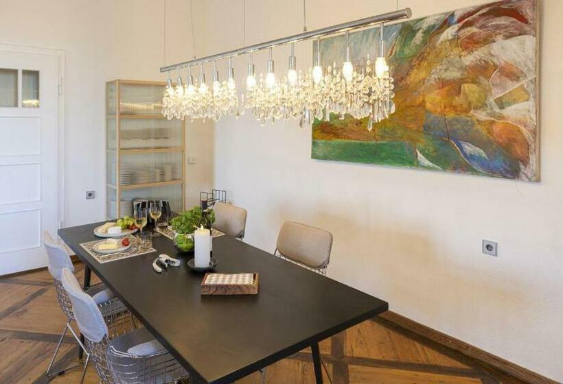 Ein Schlossturm Besticht Mit Spektakulären Ausblicken Ins Jagsttal Und Behaglichen Innenräumen