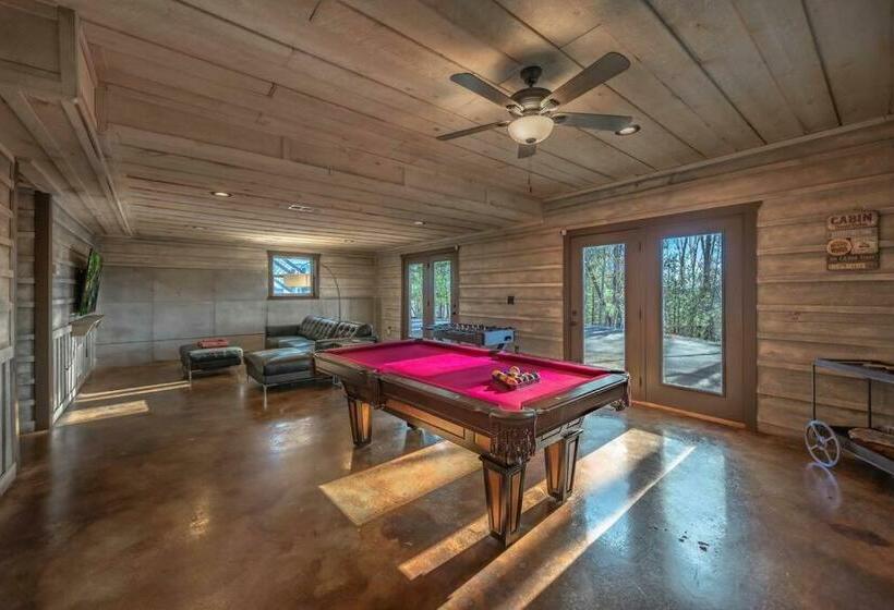 Paradise Found Mtn View Hot Tub, Wi Fi, Pool Table