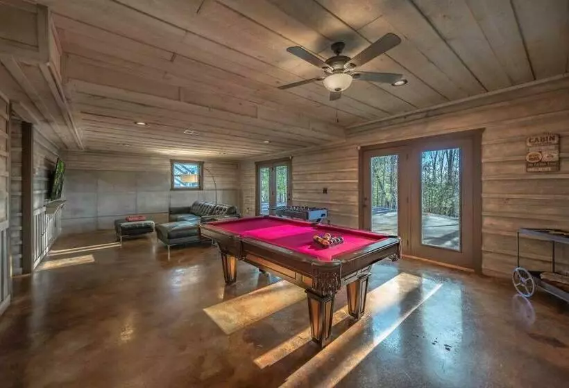 Paradise Found Mtn View Hot Tub, Wi Fi, Pool Table