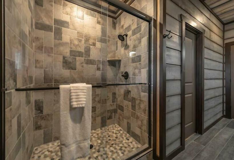 Paradise Found Mtn View Hot Tub, Wi Fi, Pool Table