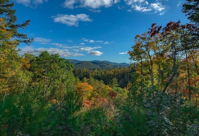 Paradise Found Mtn View Hot Tub, Wi Fi, Pool Table