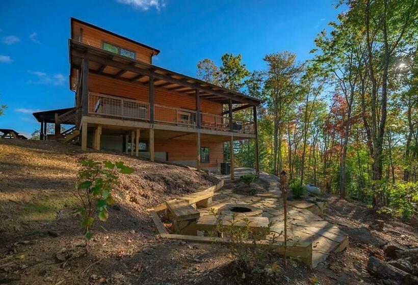 Paradise Found Mtn View Hot Tub, Wi Fi, Pool Table