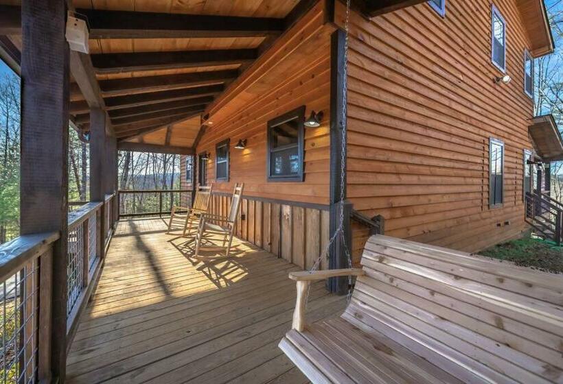 Paradise Found Mtn View Hot Tub, Wi Fi, Pool Table