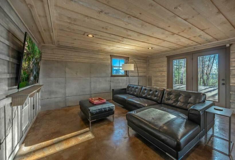 Paradise Found Mtn View Hot Tub, Wi Fi, Pool Table