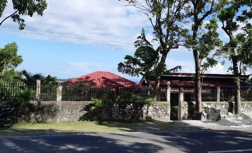 Sandra S Holiday House