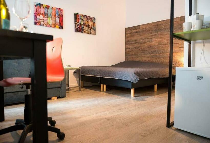 Ultra Central Bohemian Apartment 2