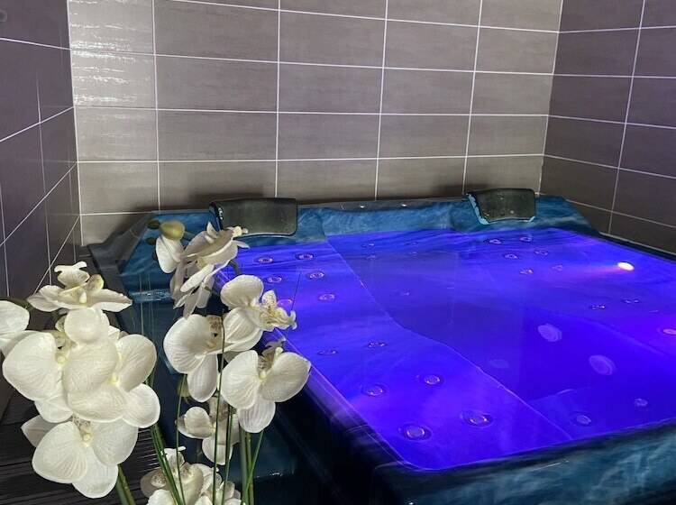 호텔 Calme Des Pins Hôtel Piscine & Spa