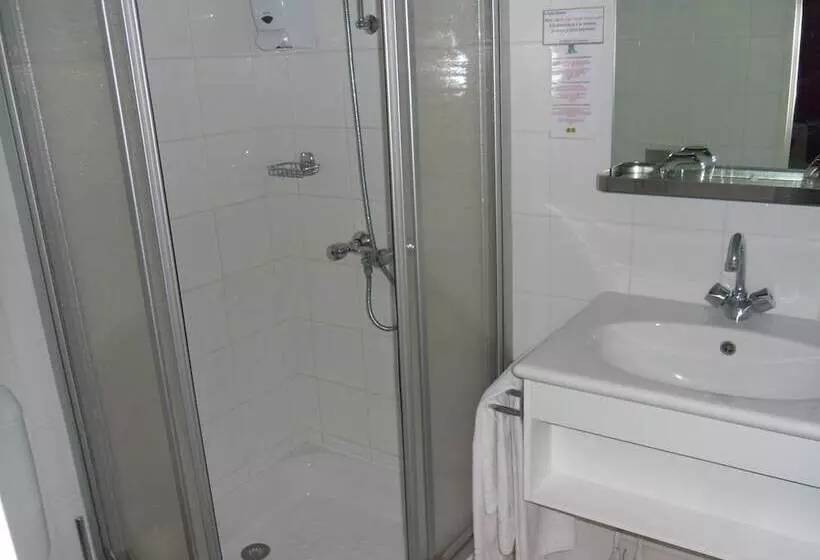 هتل Calme Des Pins Hôtel Piscine & Spa