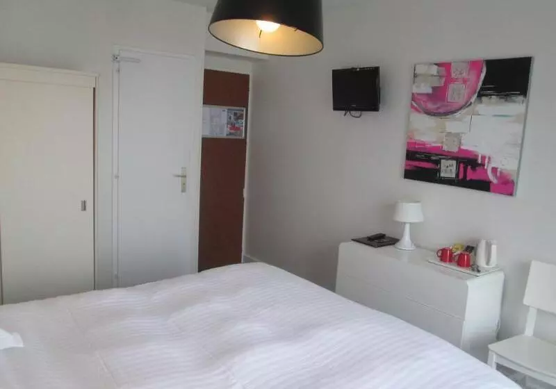 هتل Calme Des Pins Hôtel Piscine & Spa