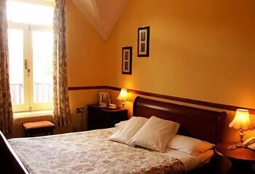 בית מלון כפרי Chequers Inn