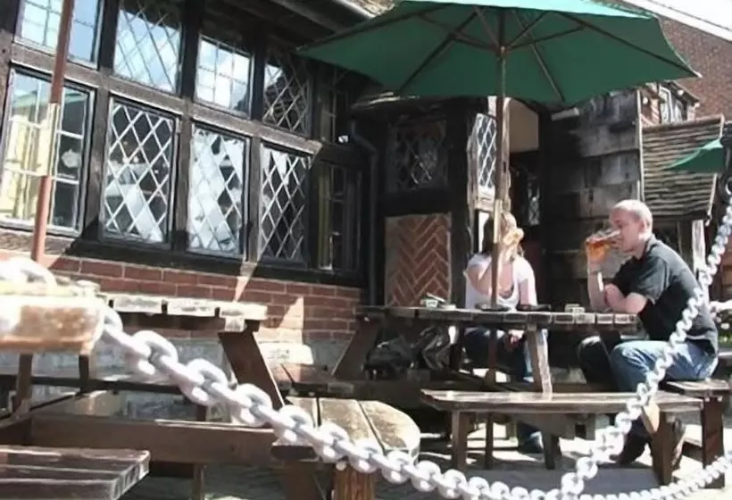 בית מלון כפרי Chequers Inn