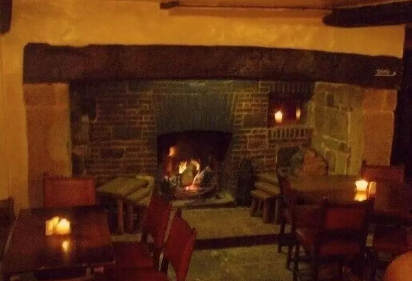 בית מלון כפרי Chequers Inn