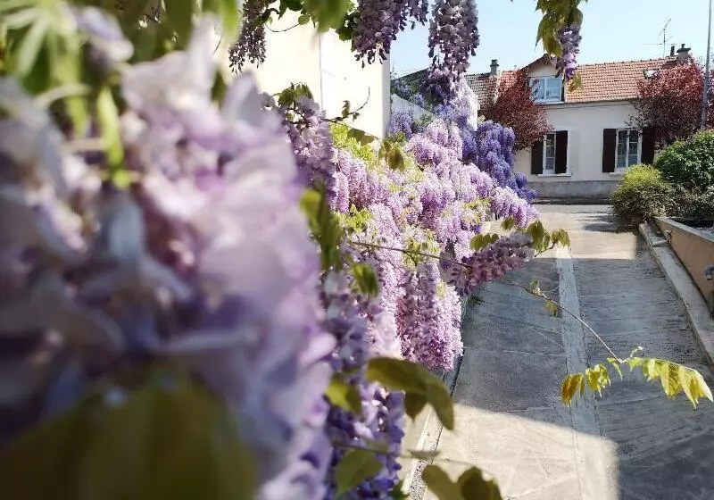 Отель Hôtel Cinépole   Proche Paris