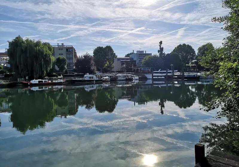 Отель Hôtel Cinépole   Proche Paris