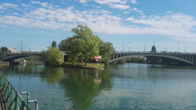 فندق Hôtel Cinépole   Proche Paris