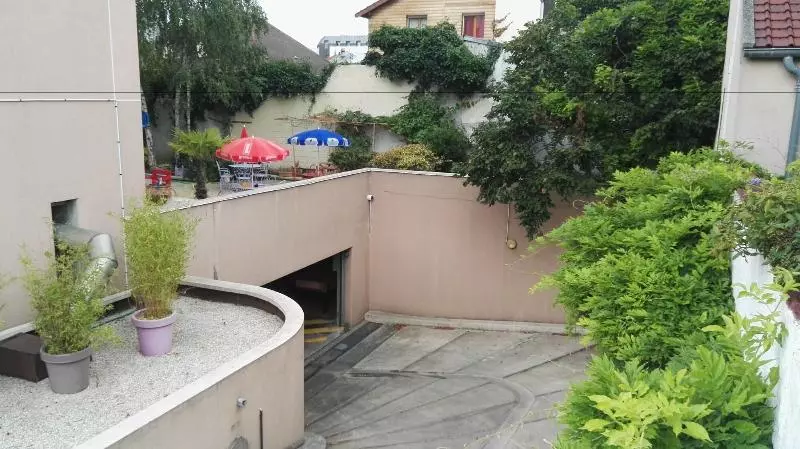 Отель Hôtel Cinépole   Proche Paris