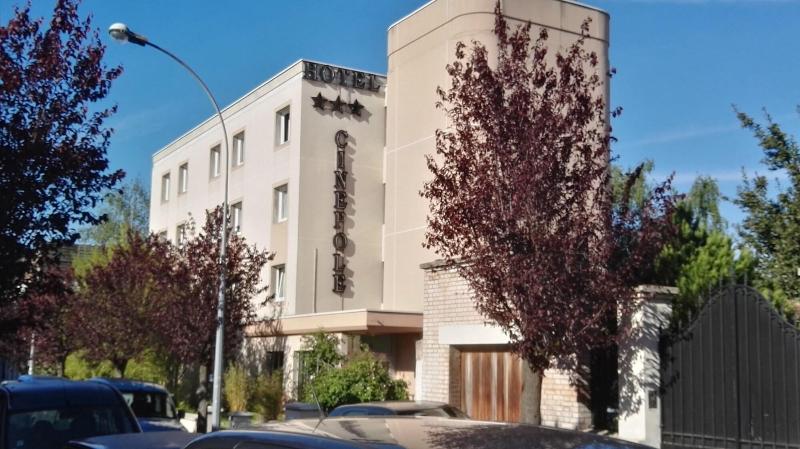 فندق Hôtel Cinépole   Proche Paris