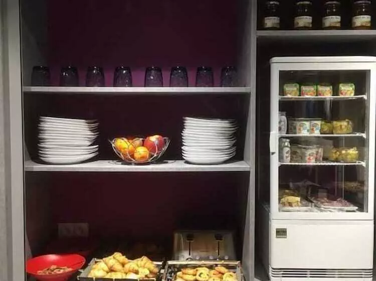 Отель Hôtel Logis Restaurant La Fontaine