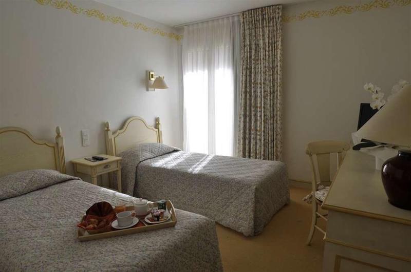 فندق Hôtel Omega