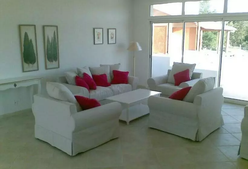 Отель Résidence Lagrange Vacances Les Bastides Des Chaumettes