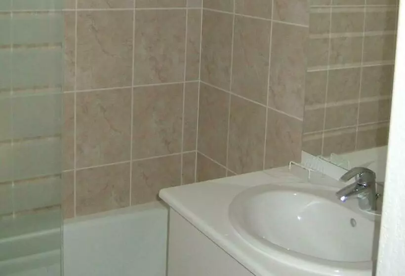 Отель Résidence Lagrange Vacances Les Bastides Des Chaumettes