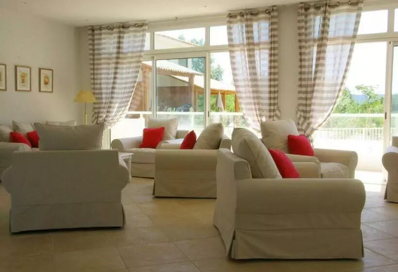 Отель Résidence Lagrange Vacances Les Bastides Des Chaumettes