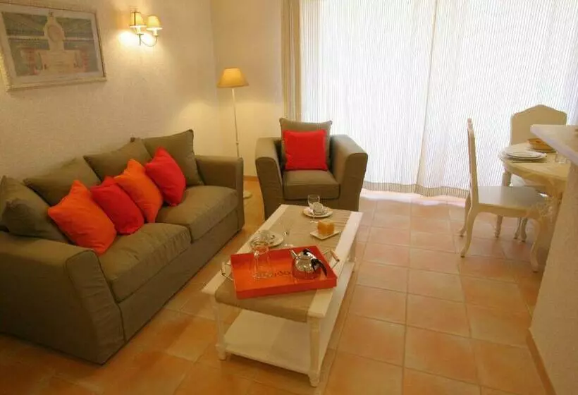 Отель Résidence Lagrange Vacances Les Bastides Des Chaumettes