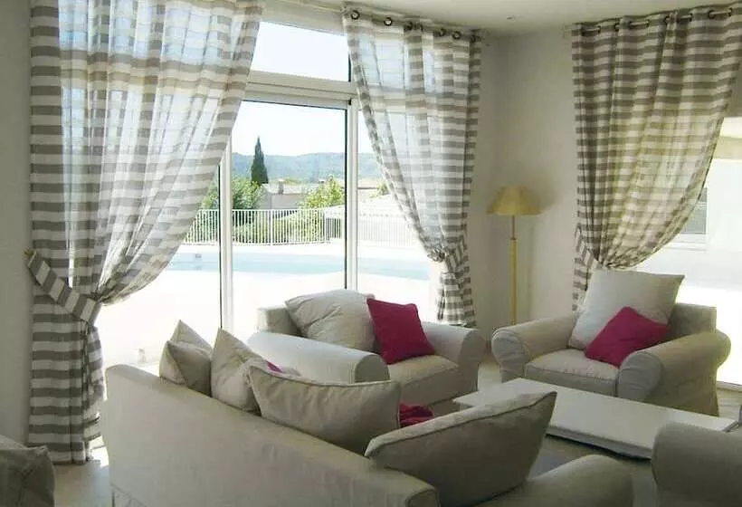 Отель Résidence Lagrange Vacances Les Bastides Des Chaumettes