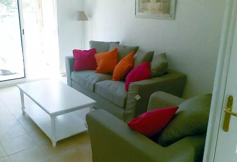 Отель Résidence Lagrange Vacances Les Bastides Des Chaumettes