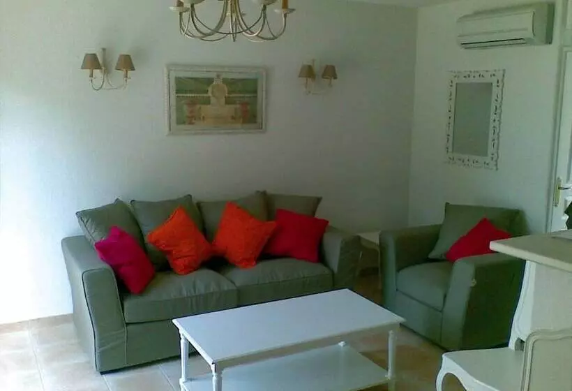 Отель Résidence Lagrange Vacances Les Bastides Des Chaumettes