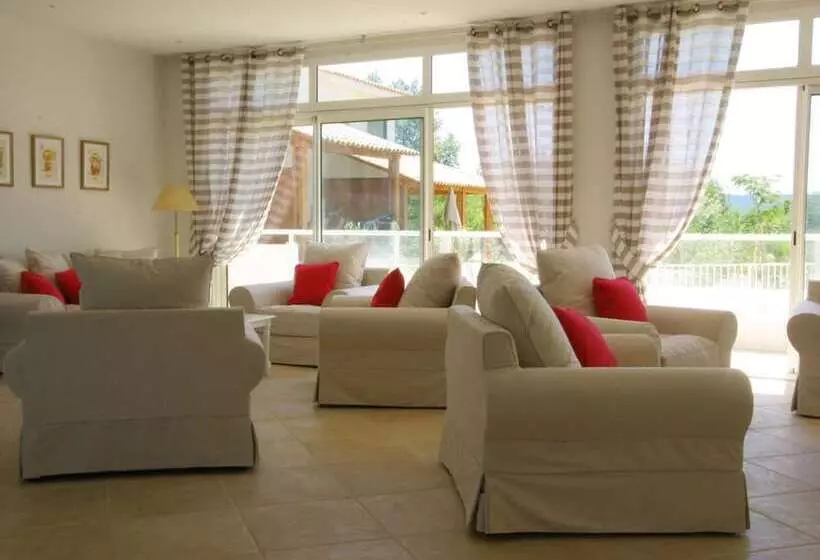 Отель Résidence Lagrange Vacances Les Bastides Des Chaumettes