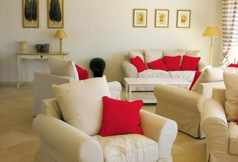 Отель Résidence Lagrange Vacances Les Bastides Des Chaumettes