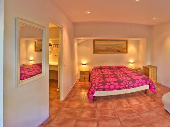 בית מלון כפרי Dauphin Blanc