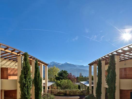 בית מלון כפרי Dauphin Blanc