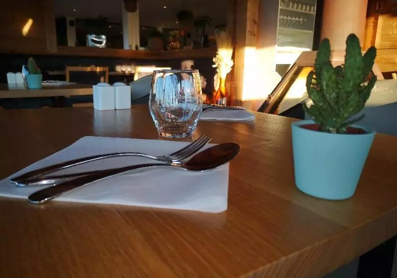 Le Konine Hotel & Bar & Restaurant