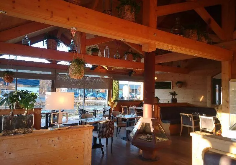 Le Konine Hotel & Bar & Restaurant