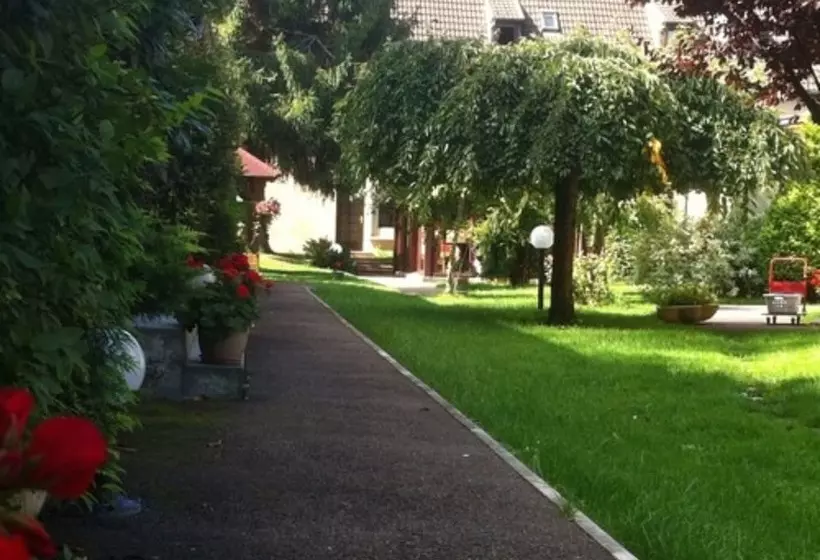 هتل Les Tilleuls Montbeliard Sud Audincourt