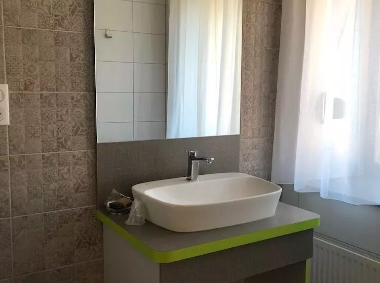 هتل Les Tilleuls Montbeliard Sud Audincourt