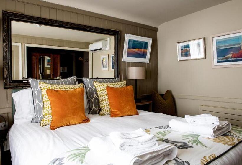 בית מלון כפרי The Marquis Of Granby