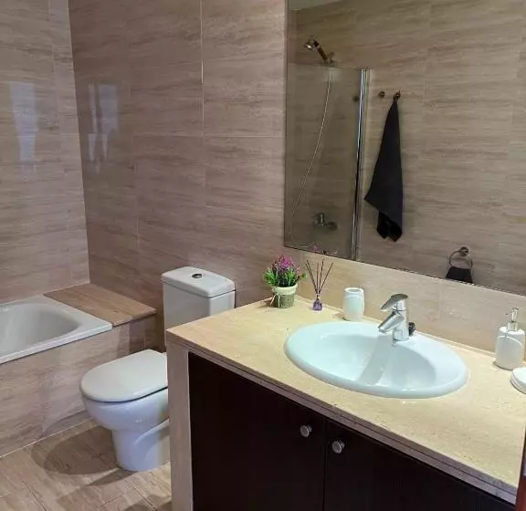 Apartamento, Piscina Y Jardín